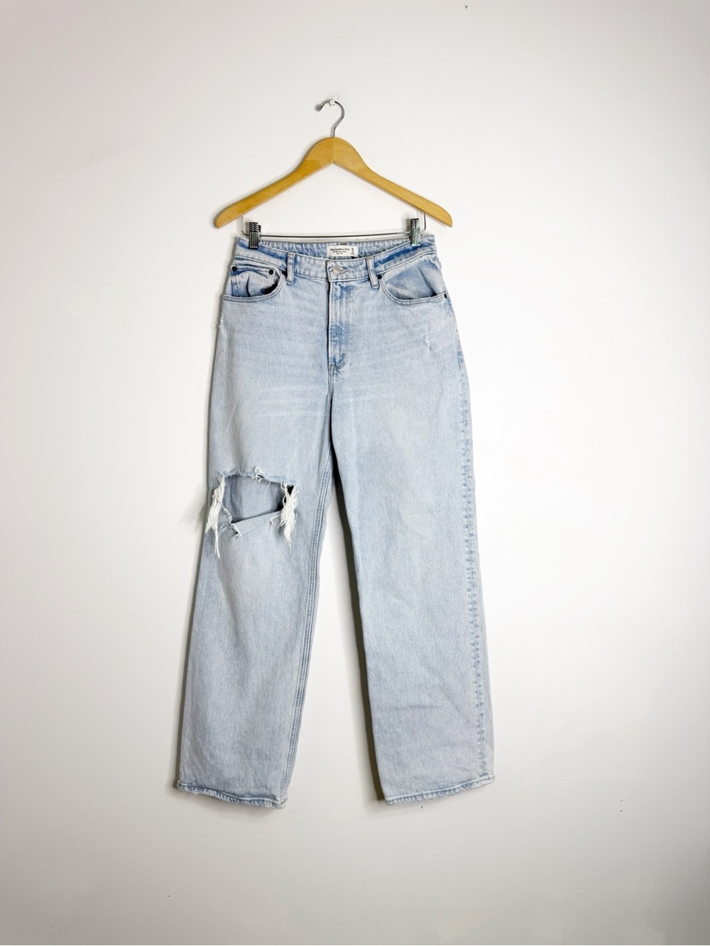 Abercrombie & Fitch Curve Love 90s Relaxed Jeans Size 6/28 High Rise Distressed